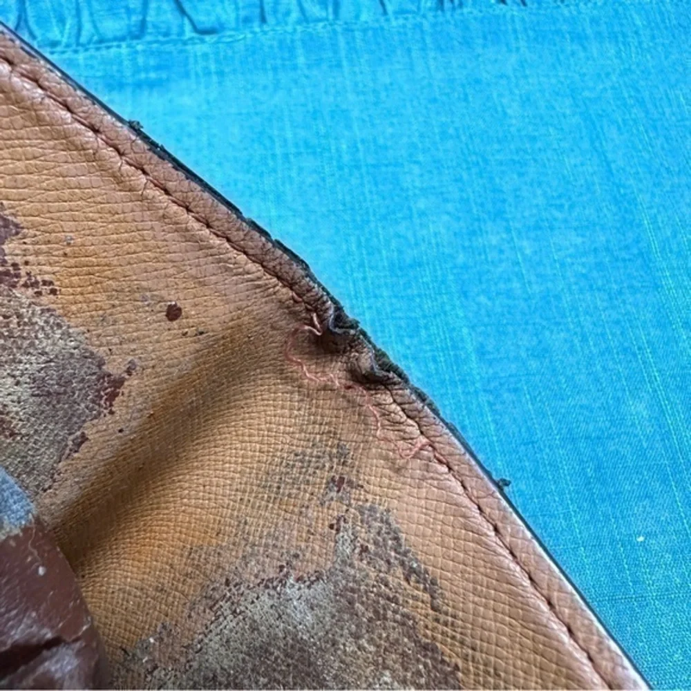 AUTHENTIC Louis Vuitton wallet. Monogram canvas.